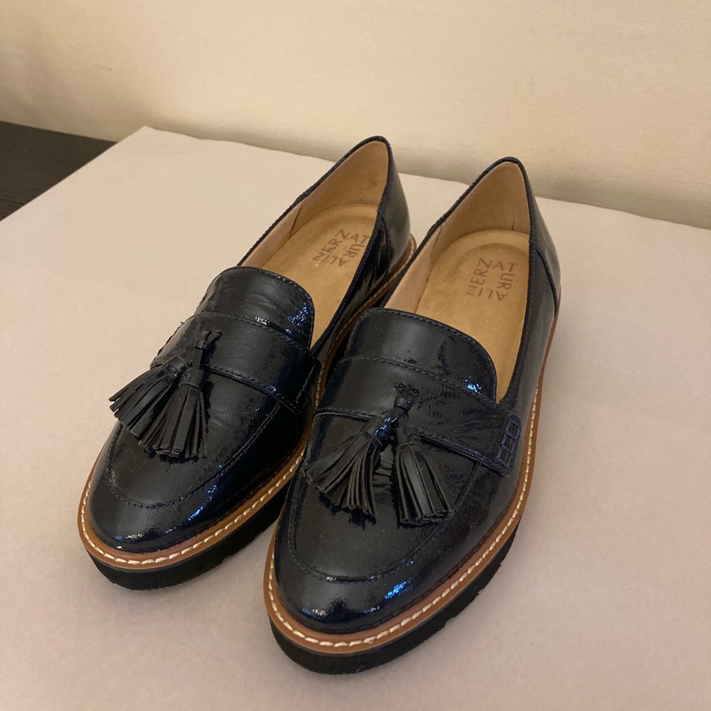 Navy naturalizer loafers